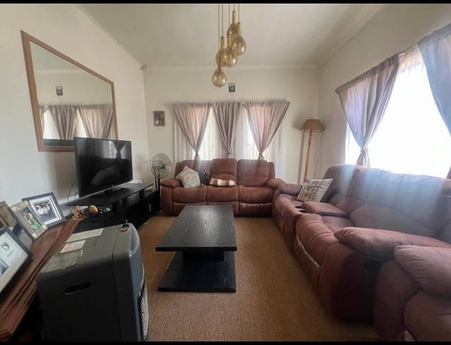 3 BEDROOM HOUSE FOR SALE IN GREENHILLS